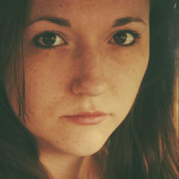 Meet your Posher, Niki - Picture 3 of 8